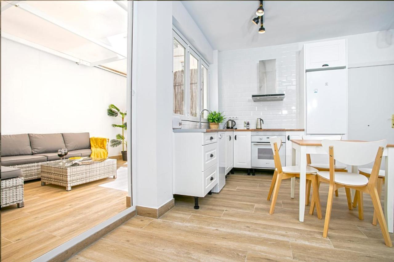 Precioso Apartamento Con Patio Málaga Exteriör bild